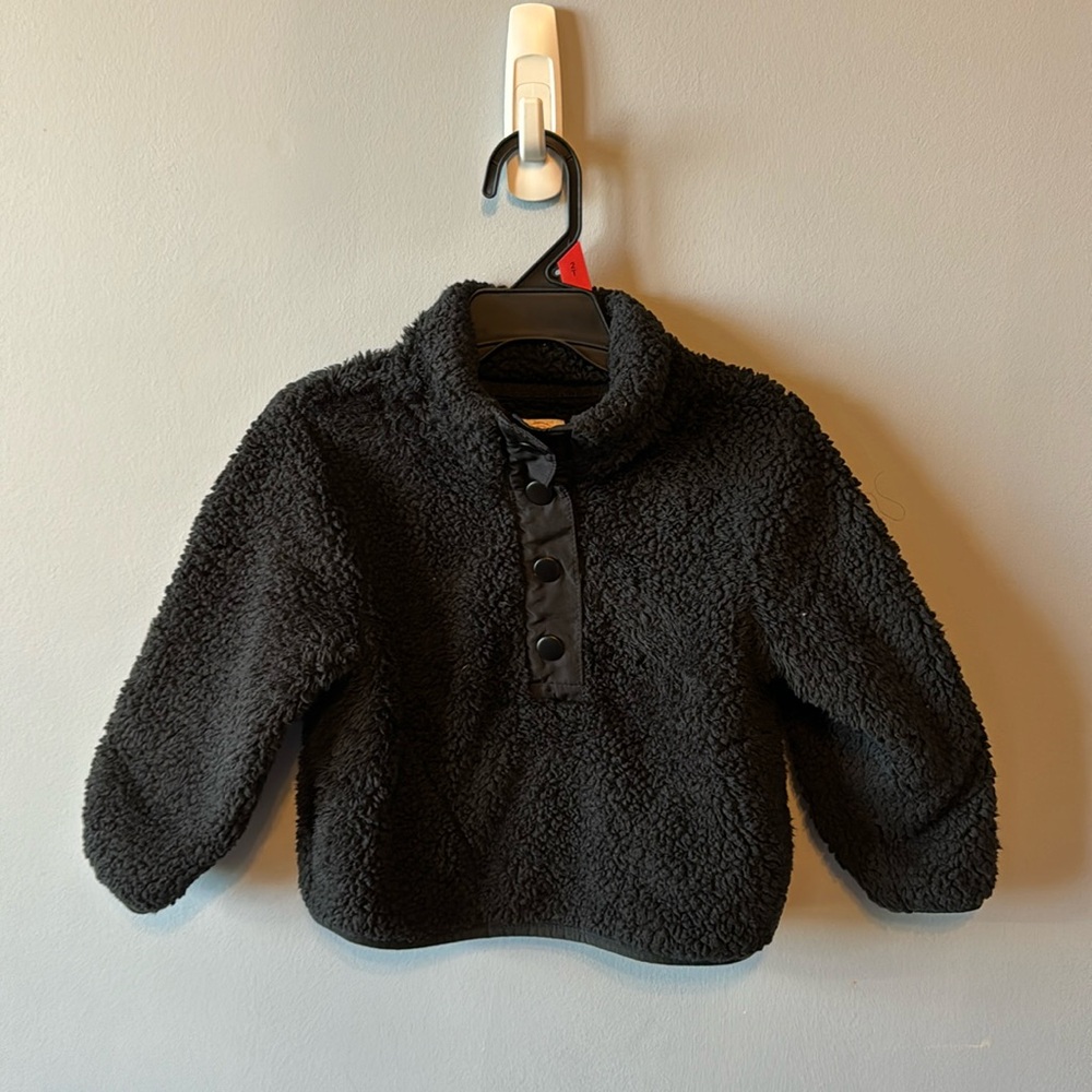 2T girls fuzzy Hoodless sweater